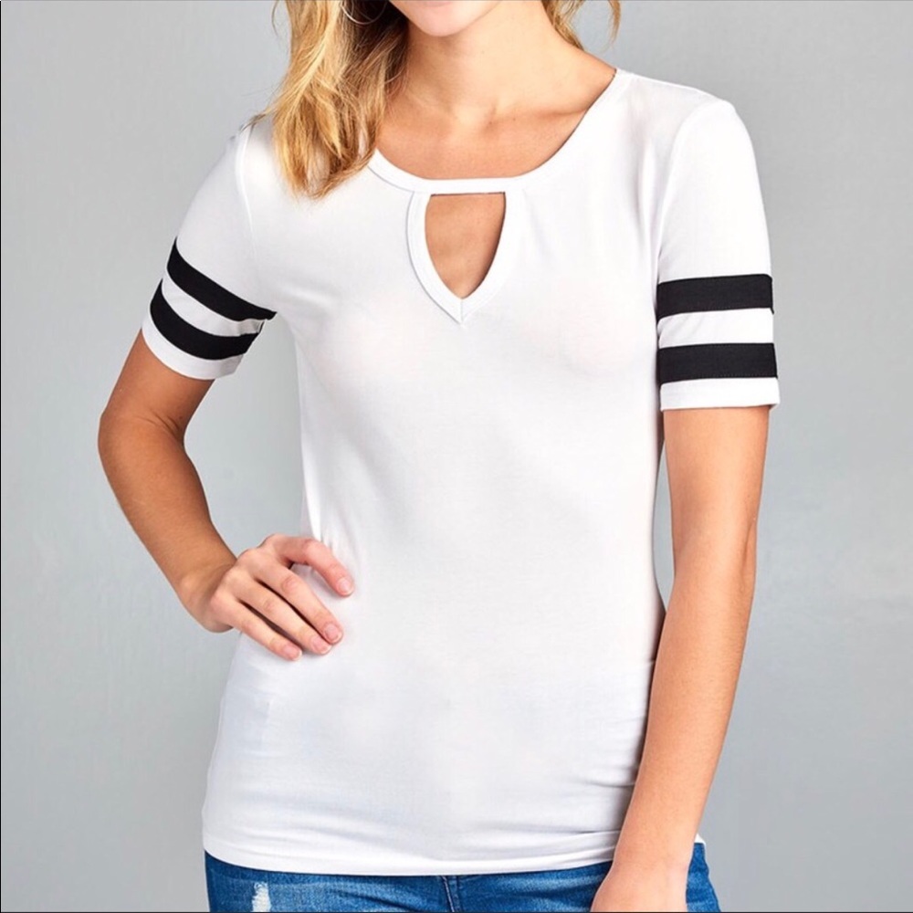 🔝SALE 🔹Striped/choker/keyhole top.